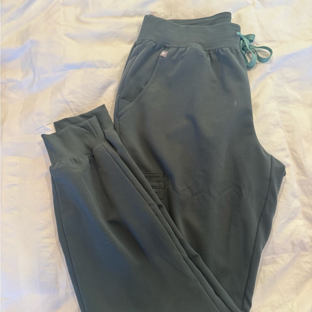 Women’s Figs Zamora joggers